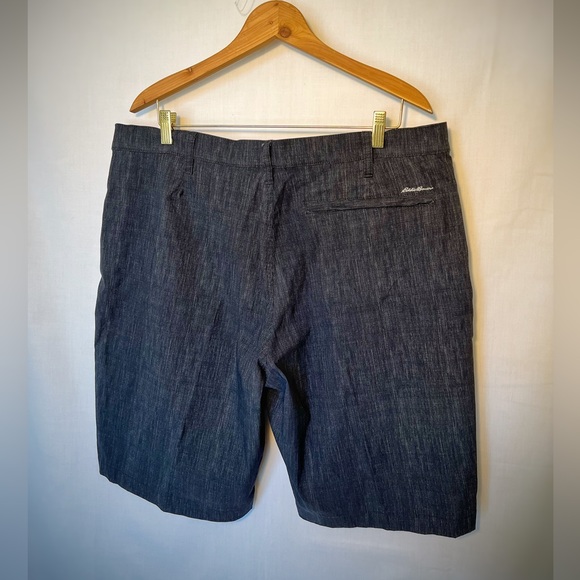 Eddie Bauer Men’s Hybrid shorts - Picture 2 of 3